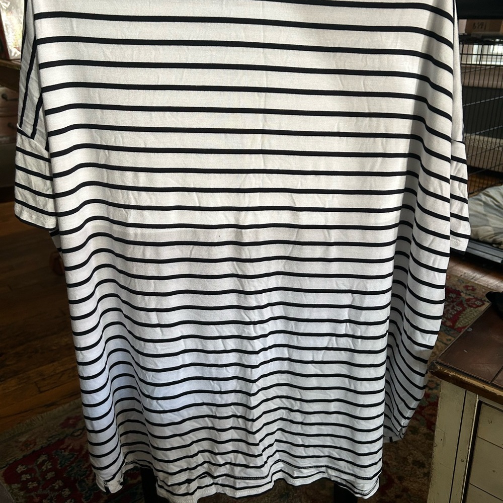 Amazon Essentials Black and White Short Sleeve Tee